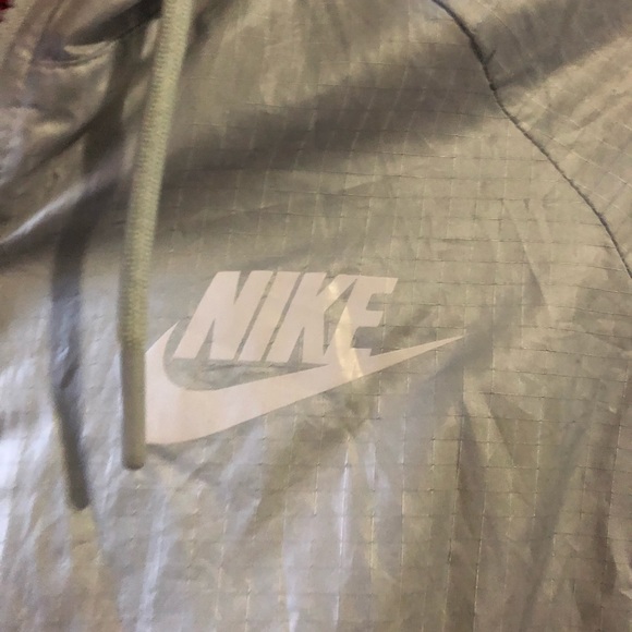 Nike silver and white track jacket - Picture 4 of 8